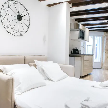 Apartment Cia - Des Abbesses *